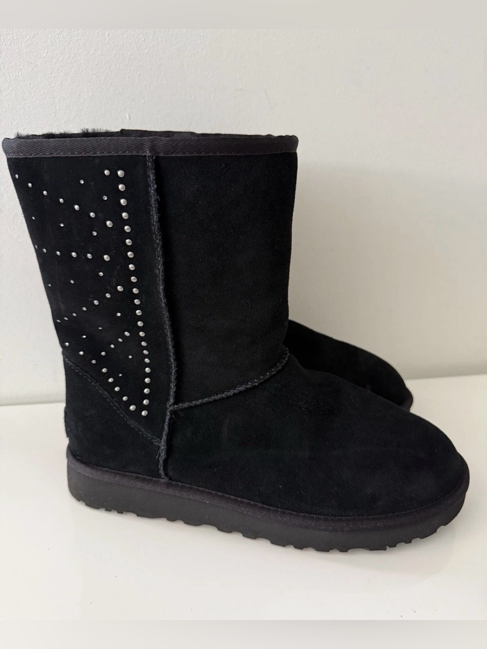 NWOB UGG Women's Whinestone Bling Shearling Boots | US 9 | Black